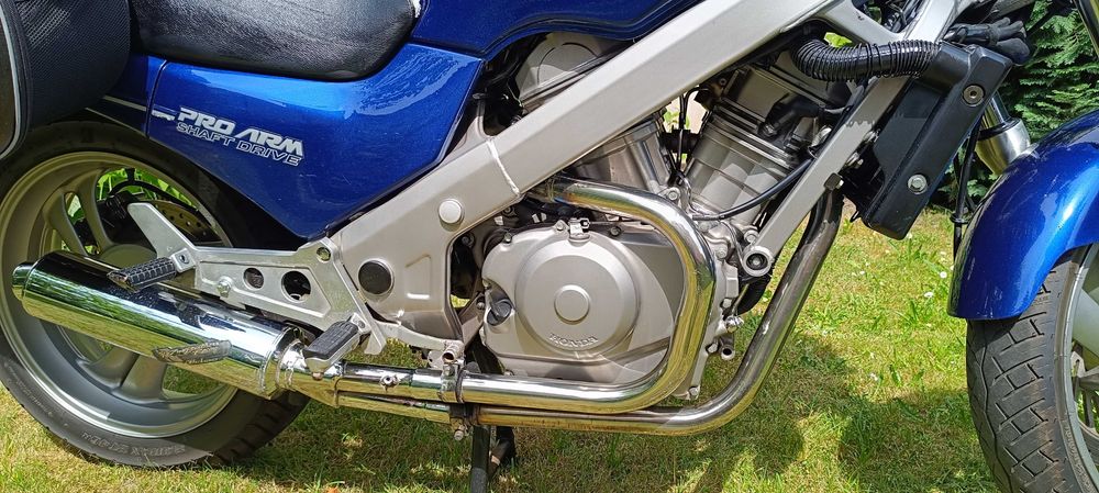 Motocykl Honda Revere 650 NTV RC33