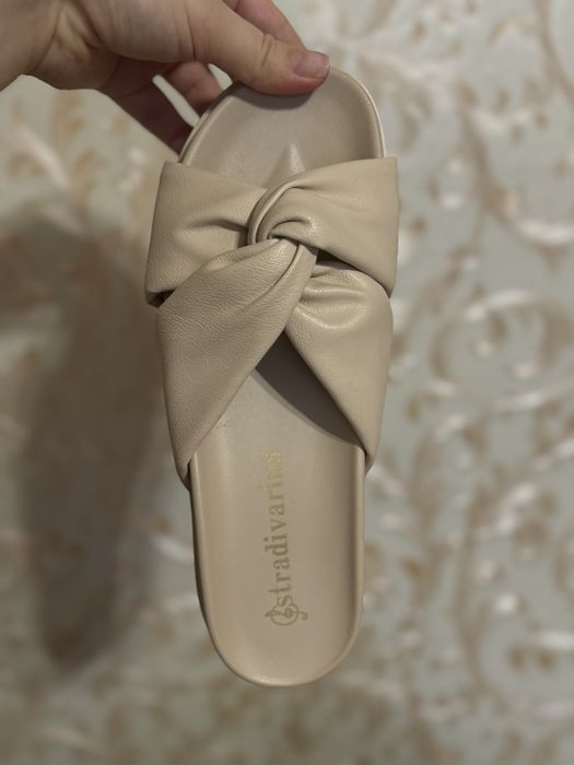 Босоніжки , шлепки