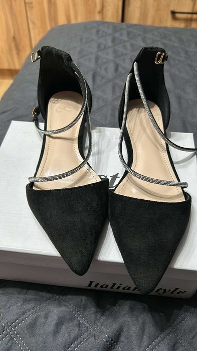 Czarne wiązane baleriny 38