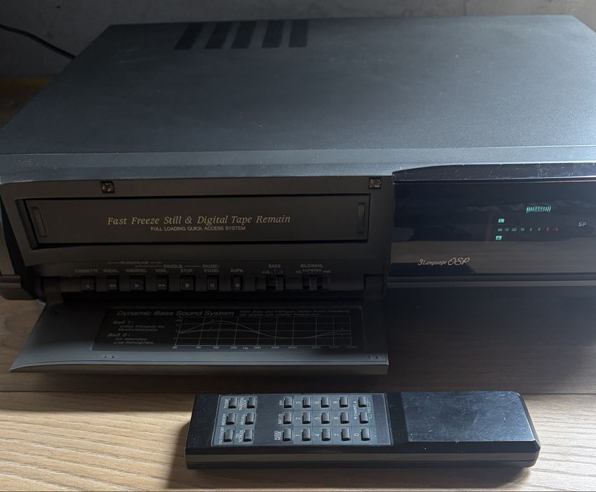 Magnetowid analogowy VHS v-711g z pilotem. Super stan