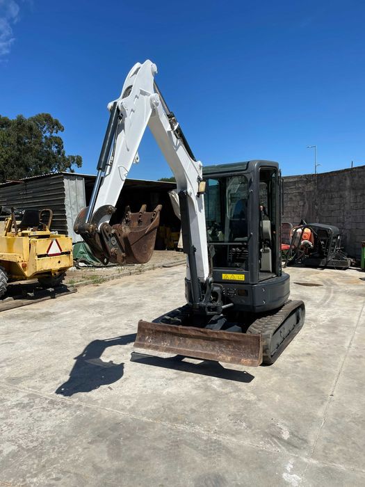 Mini giratoria - escavadora Bobcat E26
