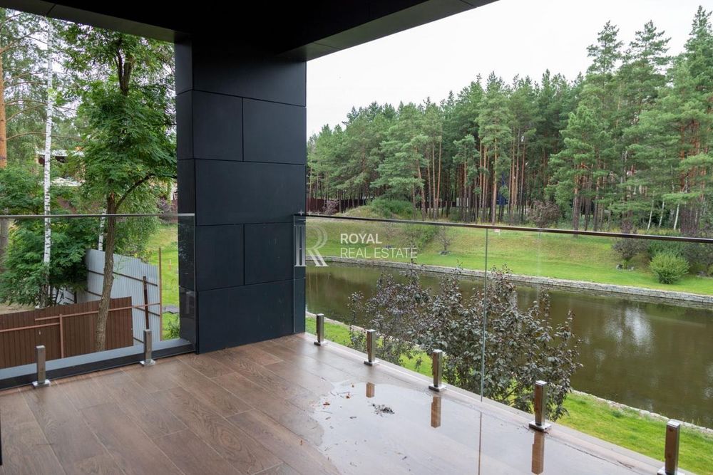 Продаж ділянки з 2 будинками КМ Riviera Village с. Лебедівка Паркінг