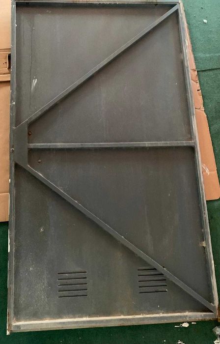 Portão em ferro cinzento
