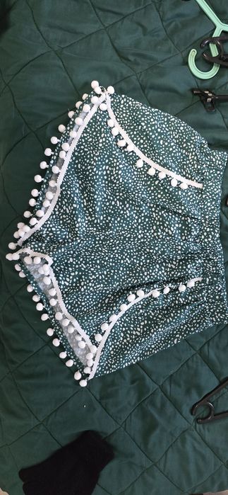 Spodenki zielone z pomponikami S