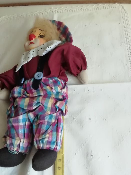 Palhaço careca atrás