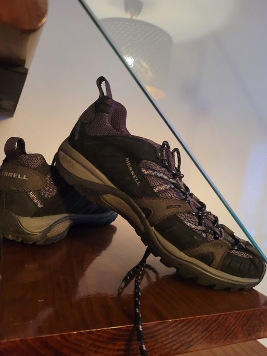 Ténis Merrell 
Estão em óptimo estado!
Tamanho 39
Ténis