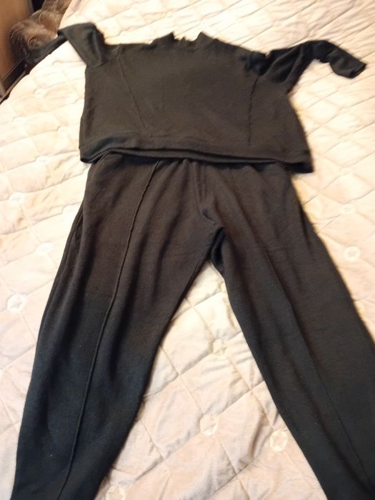 Жіночий кашеміровий костюм