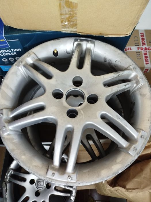 Vendo 4 jantes 4x100 ( uma está trincada )