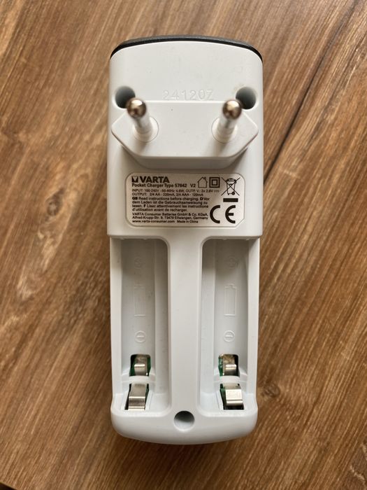 Зарядний пристрій Varta Pocket Charger 57642