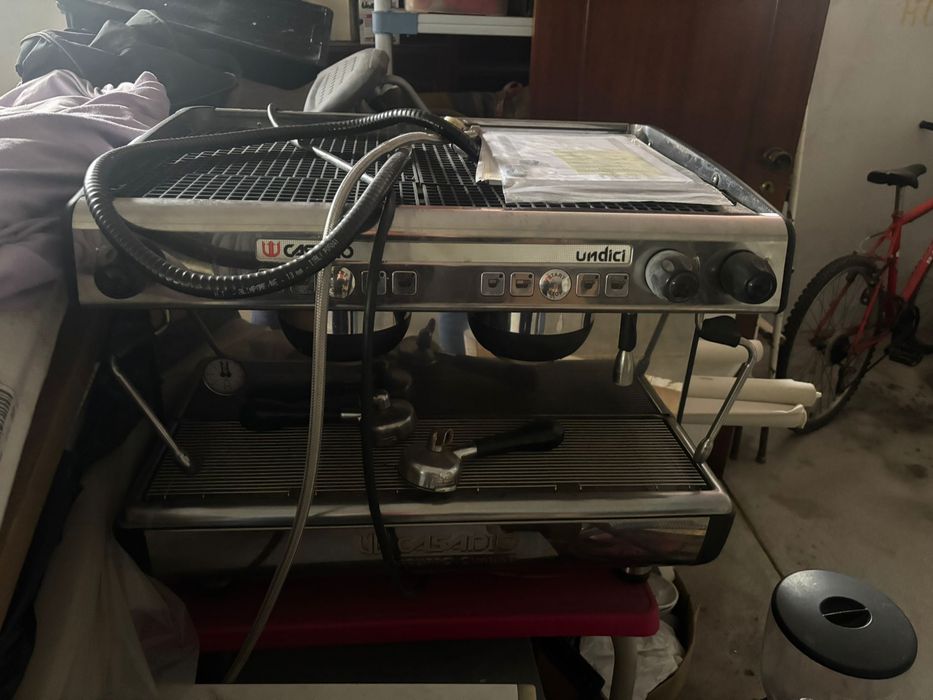 Maquina de cafe, moinho e maquina de pavar loiça