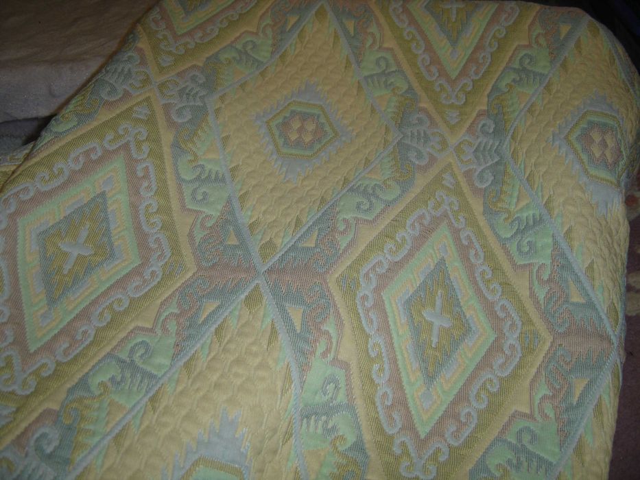 Большое Красивое. Новое -  Покрывало- одеяло. Красивого цвета.  ДЕШЕВО