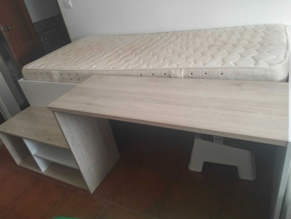 Cama alta reversível c/ estrado e secretária