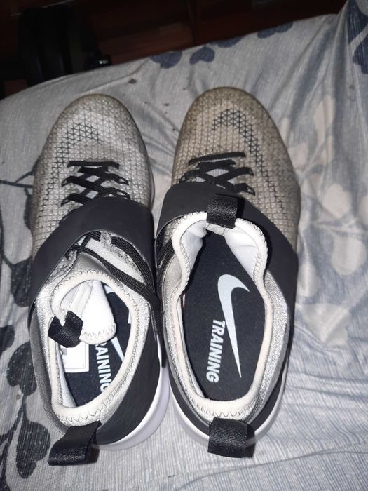 Buty NIKE - Air Zoom Strong White/Black r.40