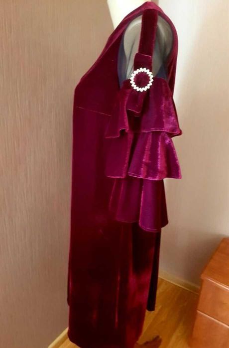 Продам гарну велюрову сукню.