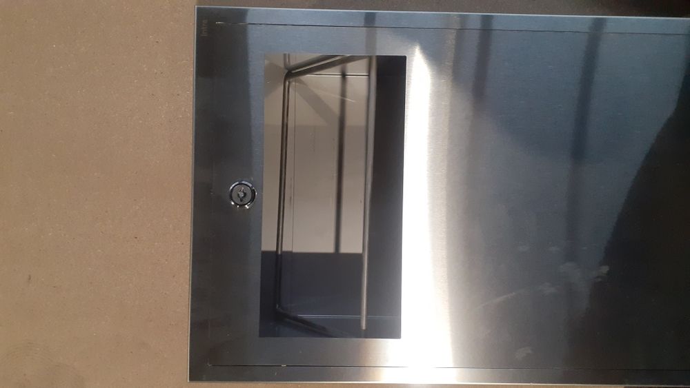 Śmietnik pod tynkowy stał nierdzewna