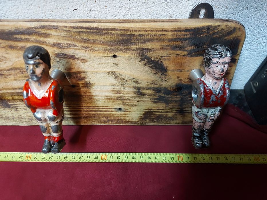 Cabide de parede com matraquilhos