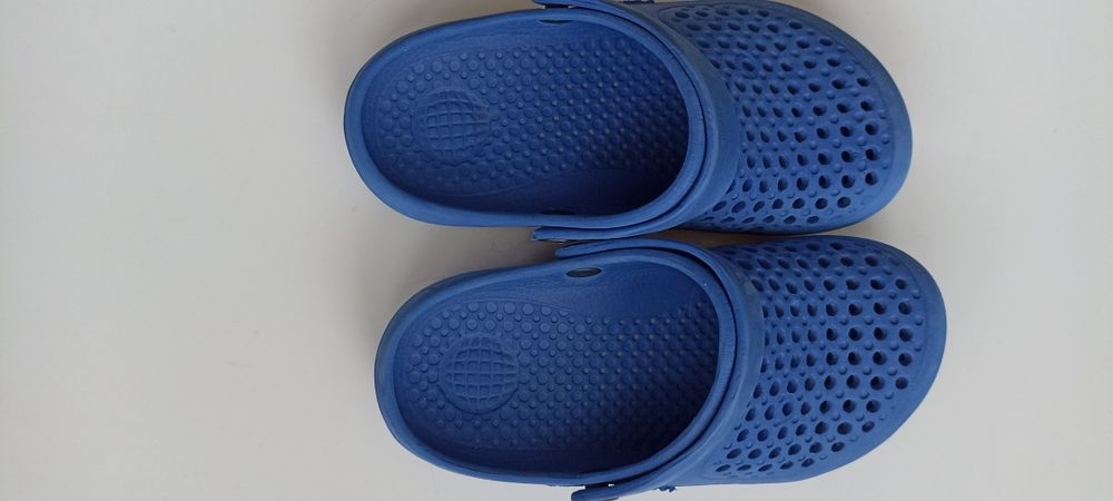Klapki typu "crocsy"