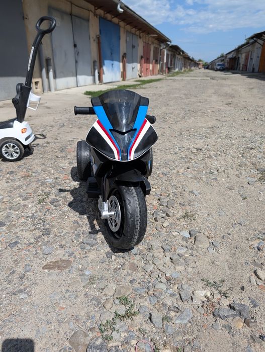 дитячий електромотоцикл BMW HP4