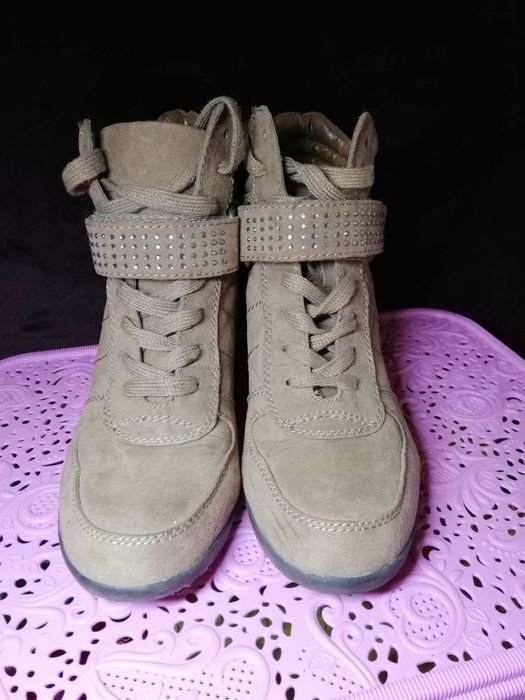 р.39 Снікерси  Graceland чобітки кросівки