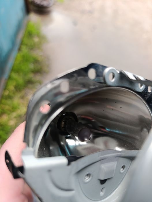 Отражатель линза фары ксенон Skoda Superb 2 С лампочкой