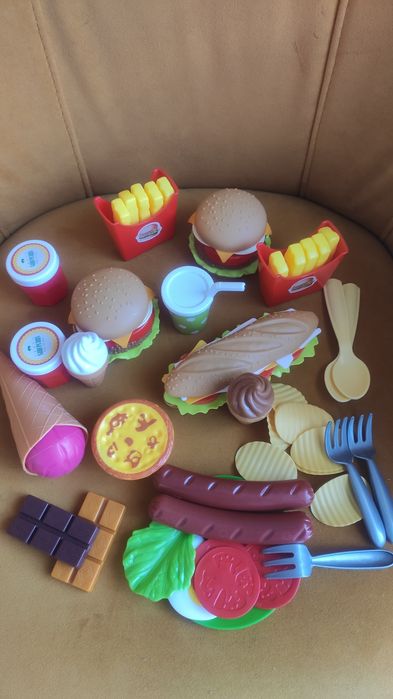 Zestaw Fast Food - hamburger, frytki, lody
