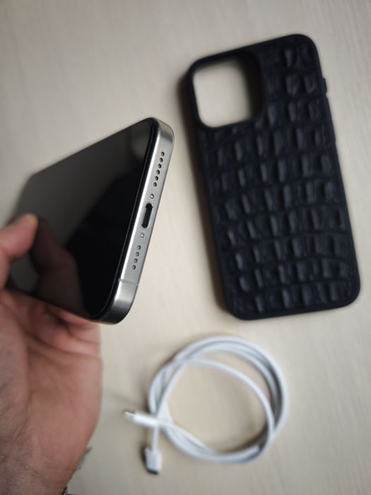 iPhone 15 Pro Max 256 як новий, акб 99, неверлок