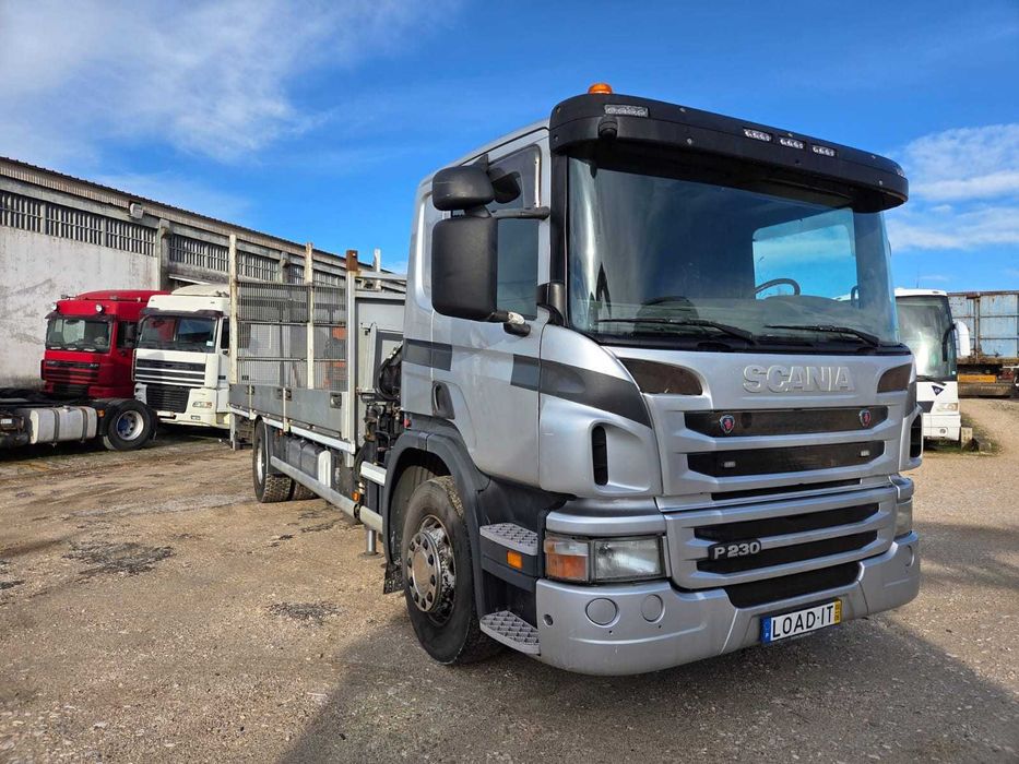 SCANIA P230 com GRUA HIAB