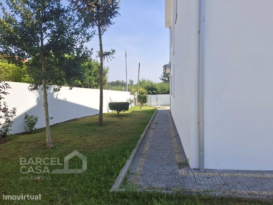 Moradia T4+1 Exclusiva em Tamel São Veríssimo | A 5 Minutos do Cent...