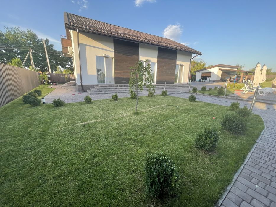 Гарний, Сучасний, добротний  будинок з басейном