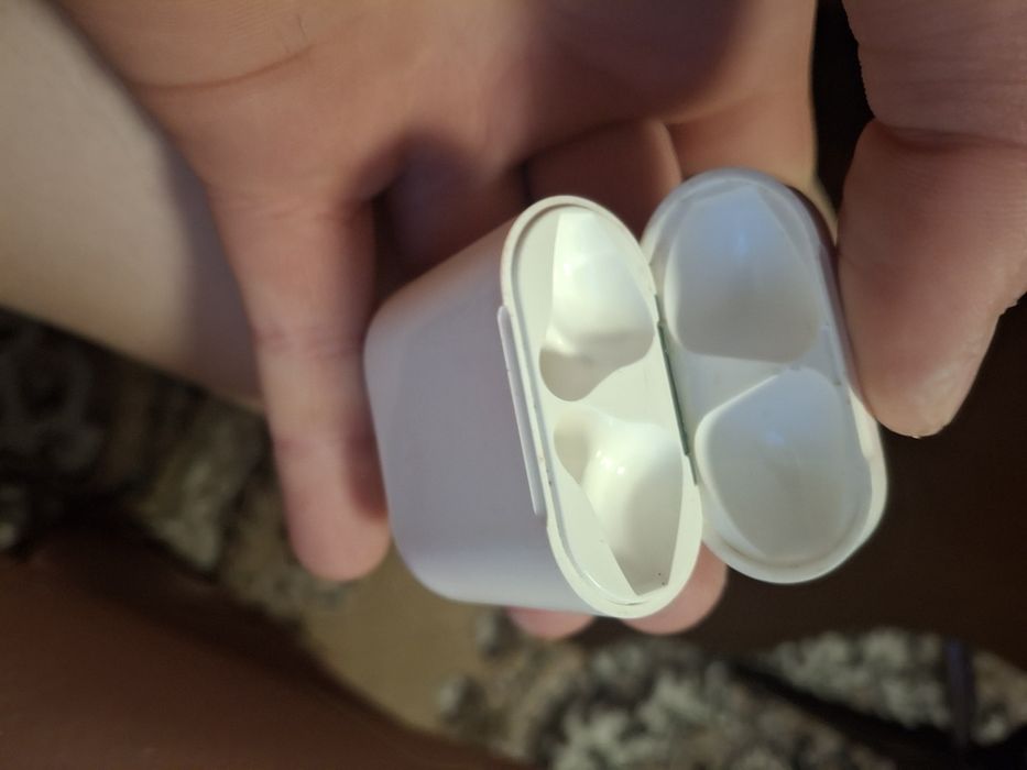Продам AirPods 2 (2019)