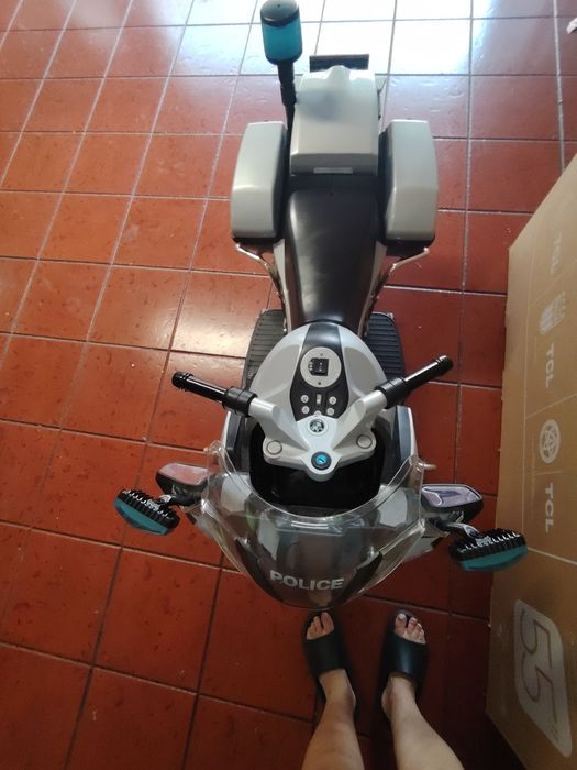 Mota elétrica de policia BMW de criança
