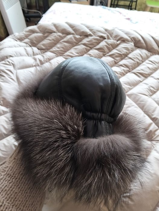 Шапка ушанка из чернобурки кожаная