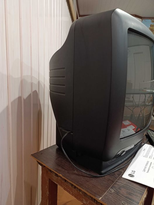 Телевізор LG CF-20E40, діагональ 50см, робочий, гарний стан