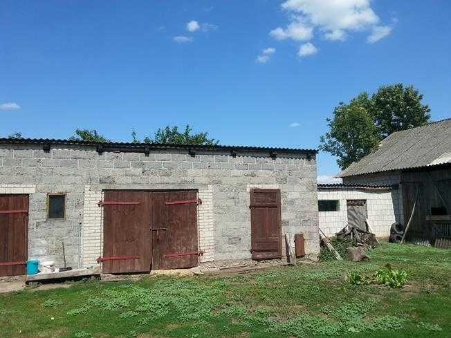 DOM na wsi wraz z budynkami gospodarczymi SPRZEDAM