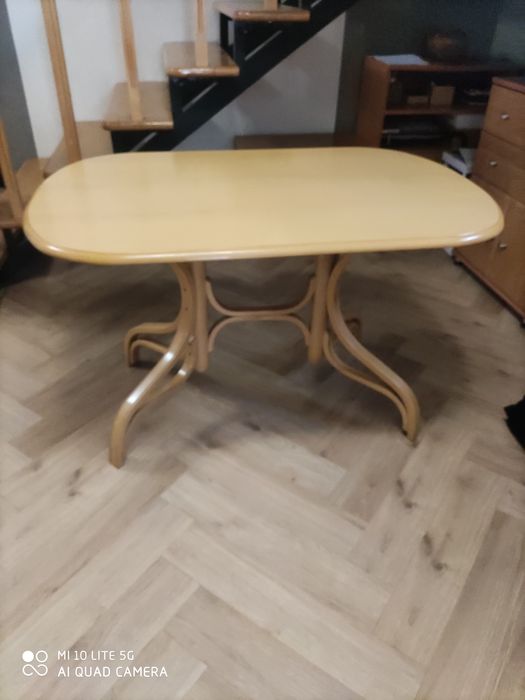 Stół z drewna bukowego