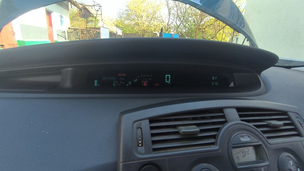 Продаєть авто Renault Scenic Megane 2006 року газ/бензин. 7 місць 205т пробіг.
