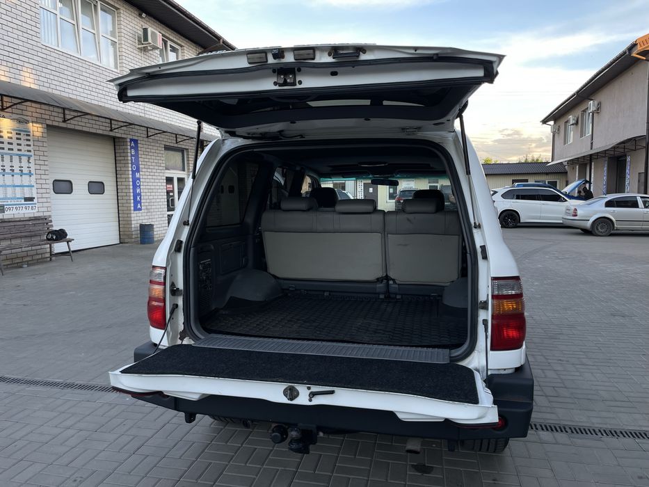 Toyota Land Cruiser 100