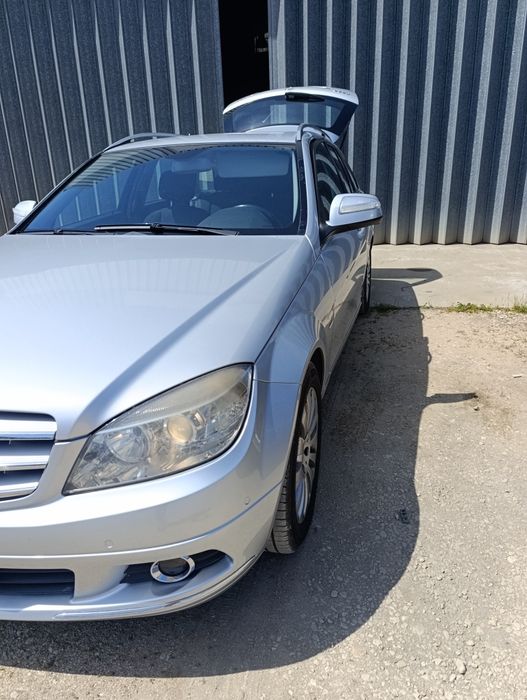 Mercedes Benz C220 CDI do Ano 2008. Só para quem tem bom gosto. Económica, Robusta de um design muito apelativo e com uma durabilidade incontestável.