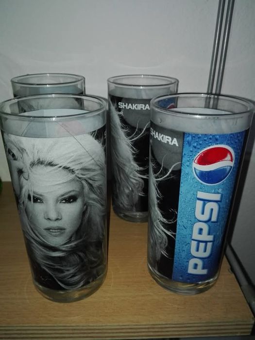 Quatro copos Pepsi( Shakira) para coleção