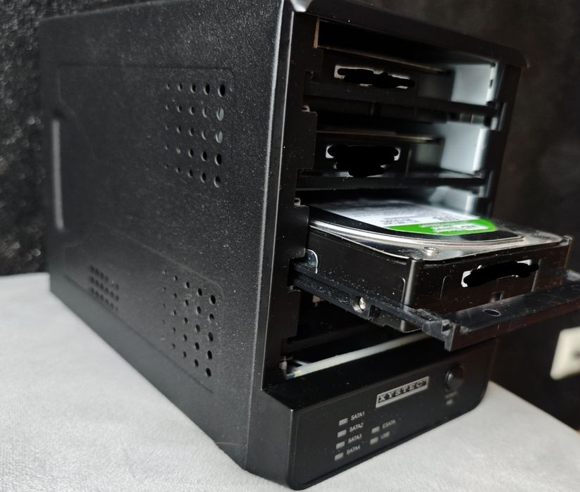 Zewnętrzna obudowa na 4 dyski twarde marki Xystec px_2590_675