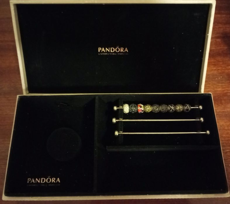 Vendo caixa e 9 peças Pandora em prata