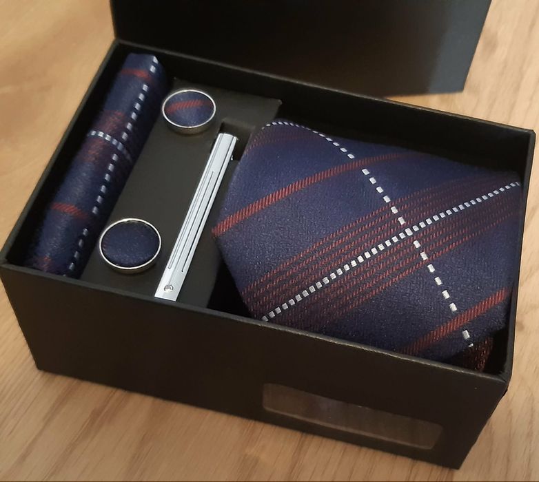 ZESTAW upominkowy Krawat + Poszetka + Spinki  granatowy bordowy