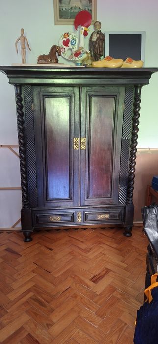Armário Livreiro antigo de 2 portas - estilo torcidos e tremidos (bilros).