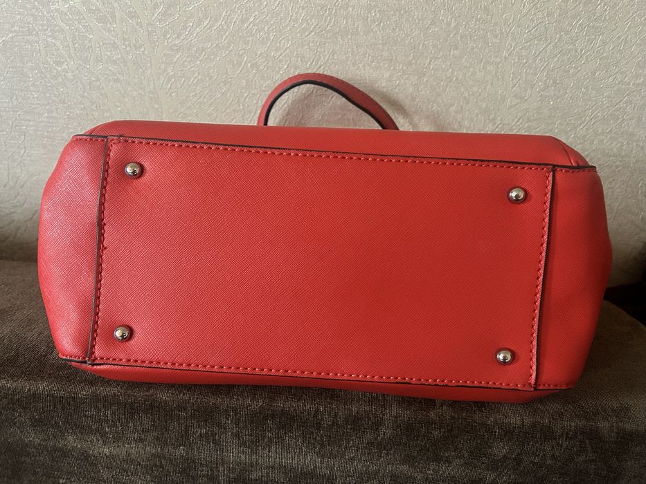 Продам сумку Guess