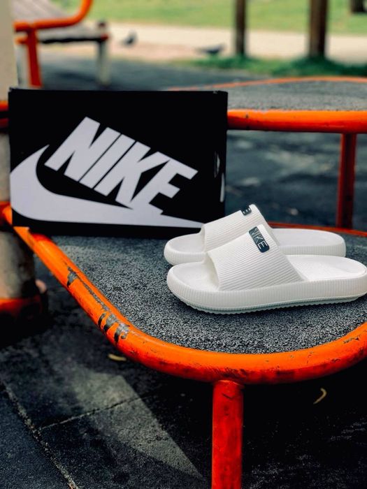 Женские шлепанцы Nike шлепанцы найк белые шльопки удобные шльопанцы уличные женские найк слансы пляжная обувь