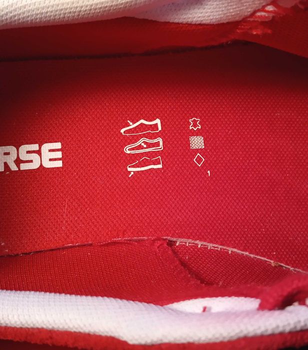 Кроссовки Converse красные, новые, оригинал. Верх - натуральная замша.