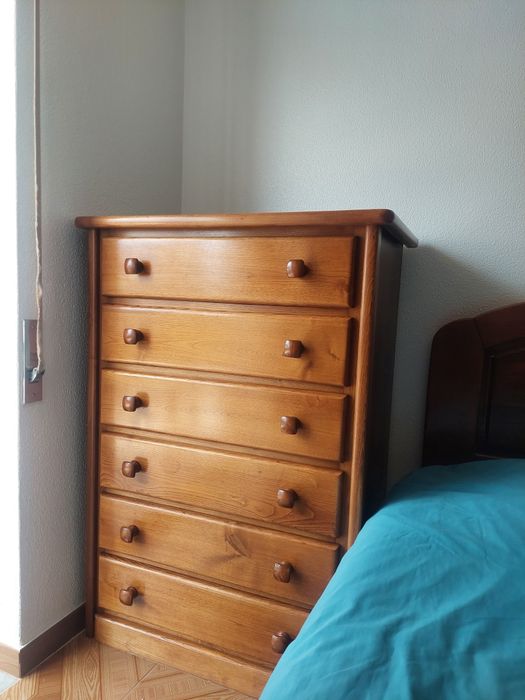 Cómoda madeira maciça