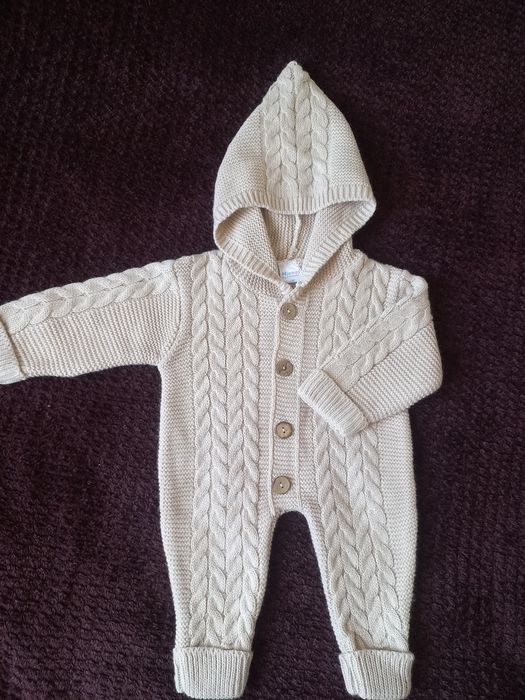 Новий в'язаний дитячий комбінезон(чоловічок)6м.
