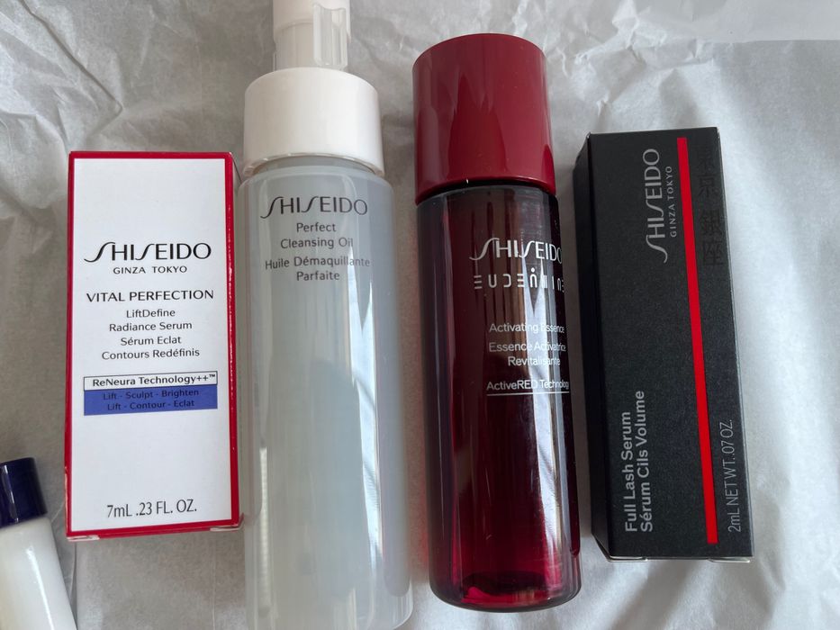 Shiseido набор тревел косметики в большой косметичке