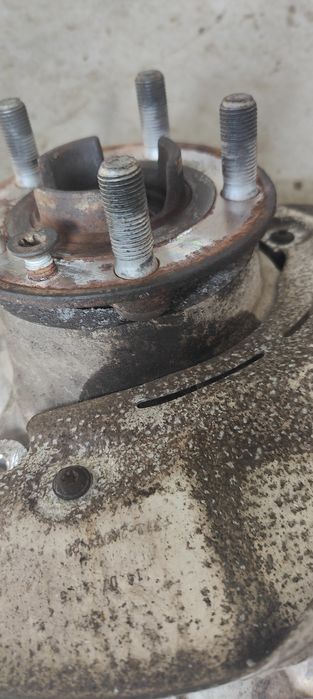 Ступиця права Land Rover Range Rover Evogue L538